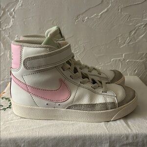 Nike Blazer Mid ‘77 Sneakers with Pink Swoosh